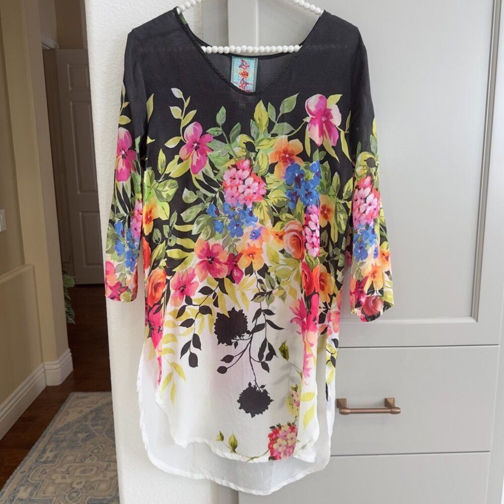 Johnny Was Betty Floral Flower print Silk Like Tunic Top Size XS extra small